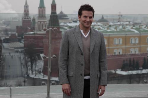 Брэдли Купер стал звездой №13 на Российской аллее славы