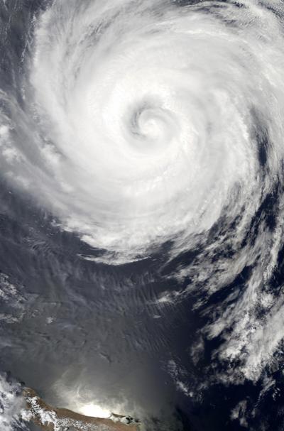 Как выглядят ураганы из космоса