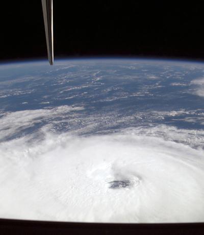 Как выглядят ураганы из космоса