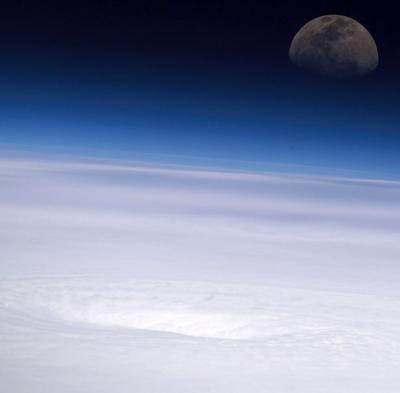 Как выглядят ураганы из космоса