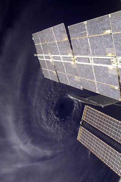 Как выглядят ураганы из космоса