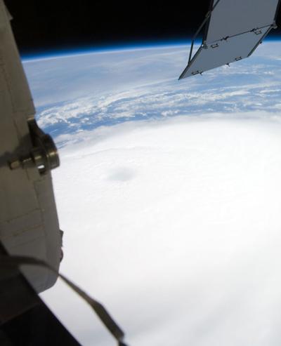 Как выглядят ураганы из космоса