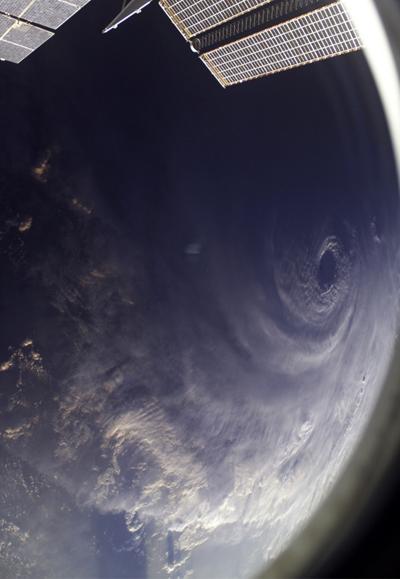 Как выглядят ураганы из космоса