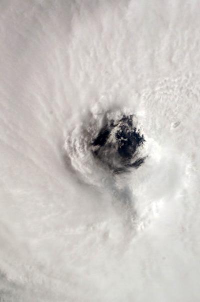 Как выглядят ураганы из космоса