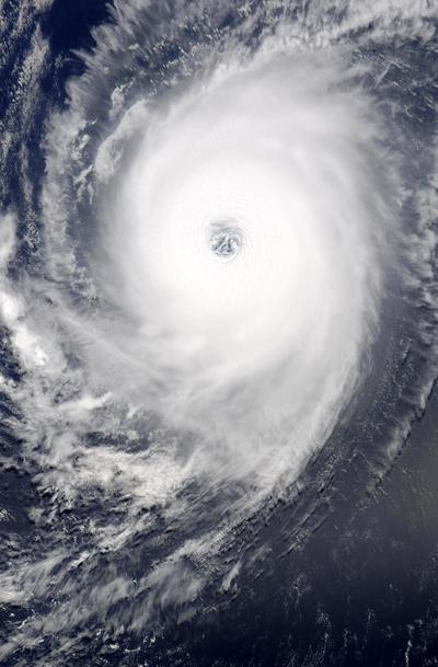 Как выглядят ураганы из космоса