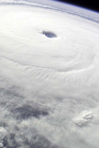 Как выглядят ураганы из космоса