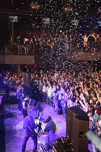 «Звери» подарили влюбленным «пожизненный» концерт