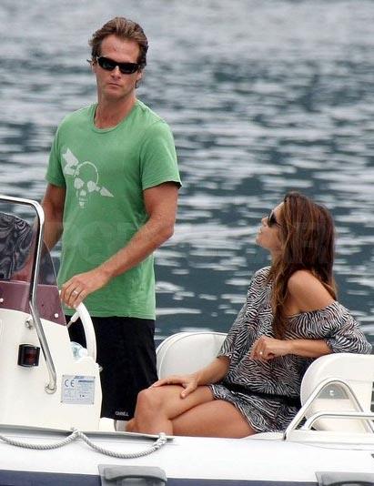 Джордж Клуни катал новую подружку на байке
