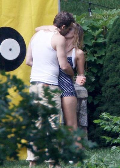 Лучшие поцелуи знаменитостей в 2012 году