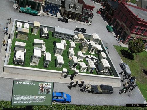 На постройку игрушечной страны ушло 44 миллиона кубиков