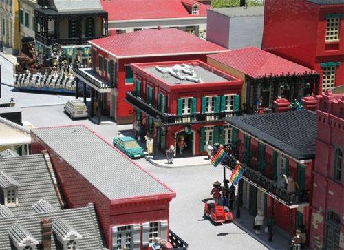 На постройку игрушечной страны ушло 44 миллиона кубиков