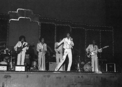 Опубликованы редкие ранние фото Майкла Джексона