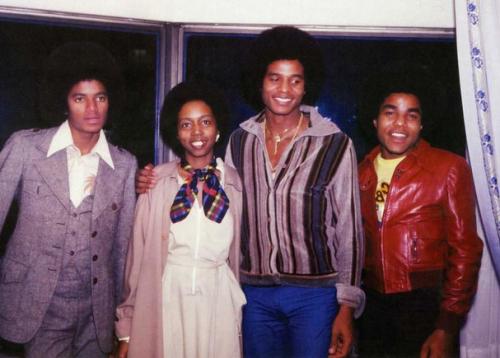 Опубликованы редкие ранние фото Майкла Джексона