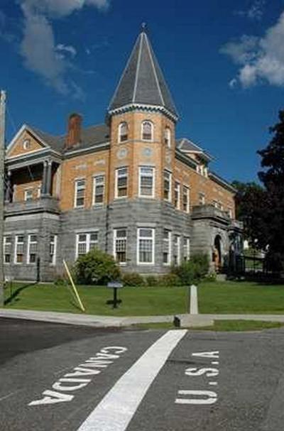 Топ-10 самых необычных границ мира