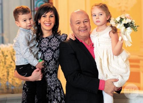 На ком женятся престарелые знаменитости