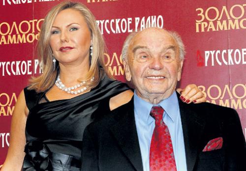 На ком женятся престарелые знаменитости