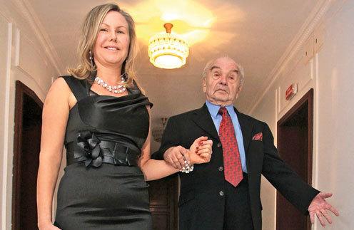 На ком женятся престарелые знаменитости