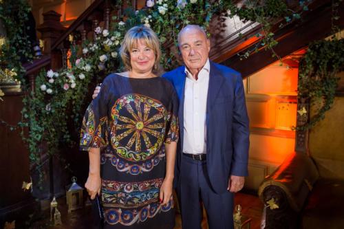 На ком женятся престарелые знаменитости