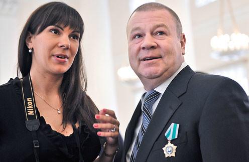 На ком женятся престарелые знаменитости