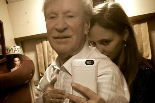 На ком женятся престарелые знаменитости