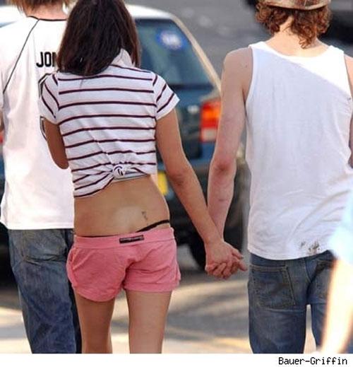 Звезды в стрингах: одетые по самое не могу