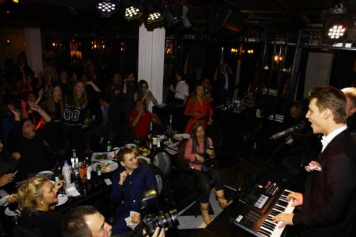 Николай Басков пришел с новой подругой на вечеринку к Алексею Воробьеву