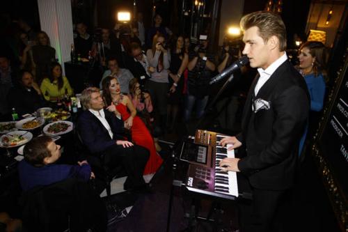 Николай Басков пришел с новой подругой на вечеринку к Алексею Воробьеву