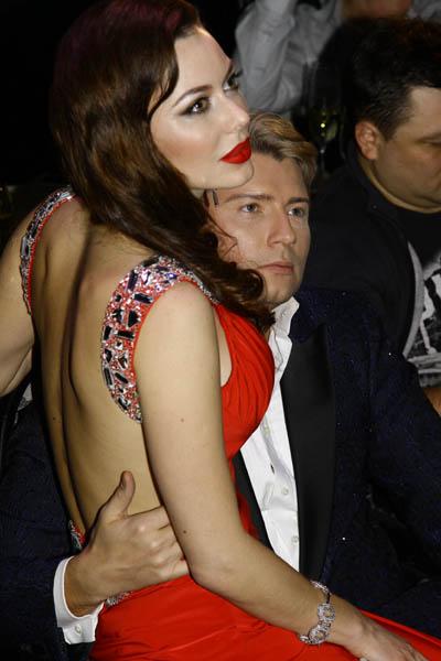 Николай Басков пришел с новой подругой на вечеринку к Алексею Воробьеву