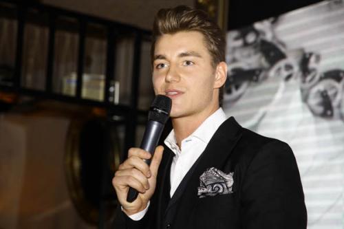 Николай Басков пришел с новой подругой на вечеринку к Алексею Воробьеву