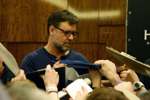 Рассел Кроу из Москвы увезет ковчег с медведем