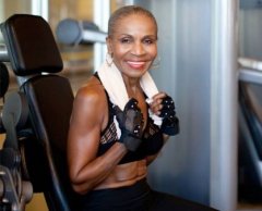 Самой мускулистой бабушке в мире исполнилось 80 лет