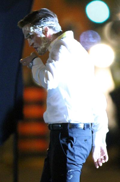 Роберт Паттинсон получил тортом в лицо