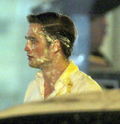 Роберт Паттинсон получил тортом в лицо