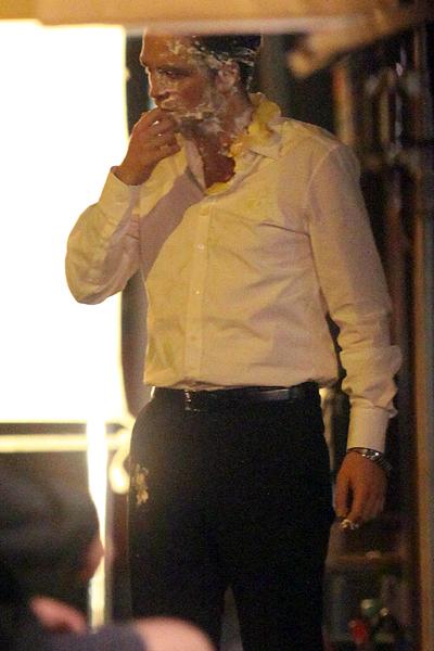 Роберт Паттинсон получил тортом в лицо