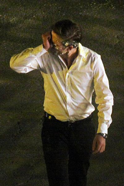 Роберт Паттинсон получил тортом в лицо