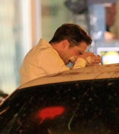 Роберт Паттинсон получил тортом в лицо