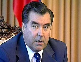 Президент Таджикистана запретил школьникам прощаться с букварем