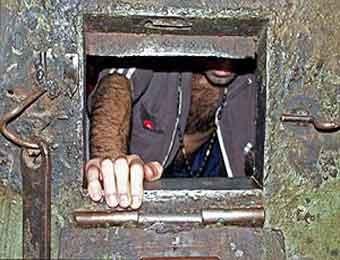 Мусульманским заключенным подложили свинью на Рамадан