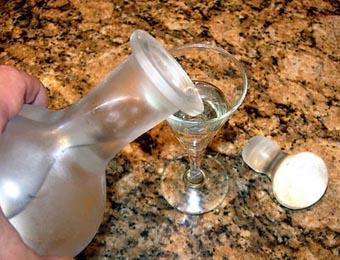 Украинцы выпустили водку в секс-бутылках (ФОТО)