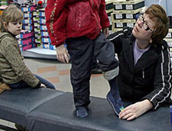 В Великобритании начали продавать раздвижные детские ботинки