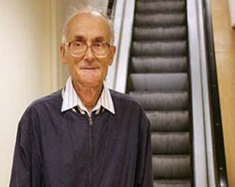 80-летнему бегуну-олимпийцу запретили тренироваться на эскалаторе