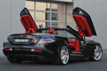 Mercedes SLR McLaren разлетелся на куски от столкновения с верблюдом (ФОТО)