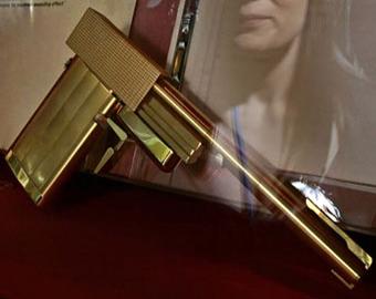Похищен золотой пистолет из фильма о Джеймсе Бонде