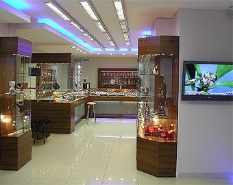 На Урале зеваки присоединились к преступникам, грабившим ювелирный салон