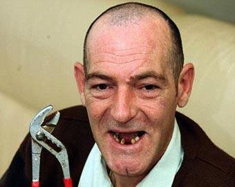 Ветеран иракской войны вырвал себе 13 зубов пассатижами