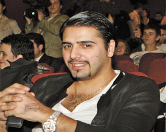 Солисту группы «Корни» подарили машину за !