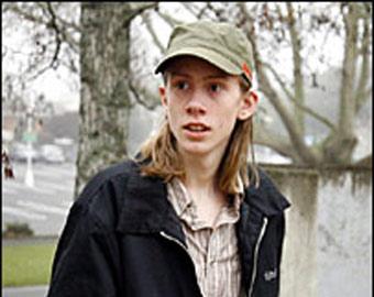 Ведущая телекоммуникационная компания наняла на работу подростка из международной сети хакеров