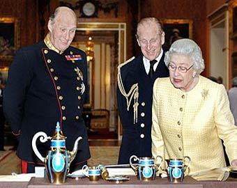 Пролитый чай обошелся Елизавете II в 60 тысяч фунтов стерлингов