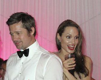 Бред Питт и Анджелина Джоли в Каннах целуются при каждом удобном случае