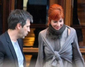 Пьяная Милен Фармер устроила стриптиз в пивном ресторане